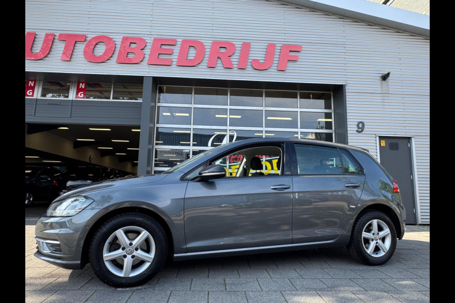 Volkswagen Golf 1.0 TSI IQ-Drive Limited - Navigatie / Apple CarPlay I Airco I LED I PDC I Sport velgen I Dealer onderhouden