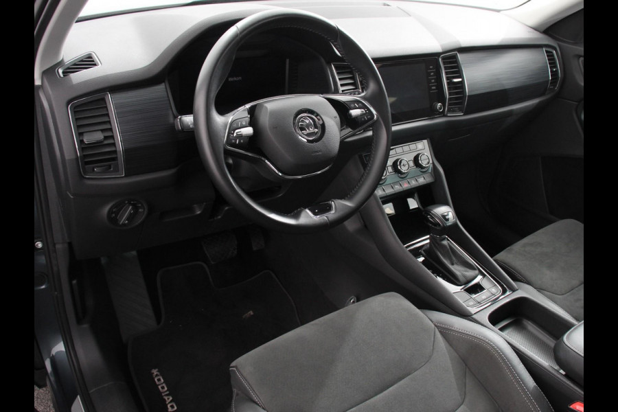 Škoda Kodiaq 1.5 TSI 150pk Automaat Business Edition 5p Panorama dak Trekhaak Wegklapbaar Digitale Cockpit Navigatie Climate Control Half Lederen bekleding Parkeer sensoren