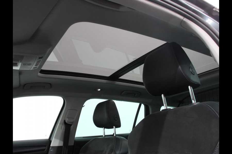 Škoda Kodiaq 1.5 TSI 150pk Automaat Business Edition 5p Panorama dak Trekhaak Wegklapbaar Digitale Cockpit Navigatie Climate Control Half Lederen bekleding Parkeer sensoren