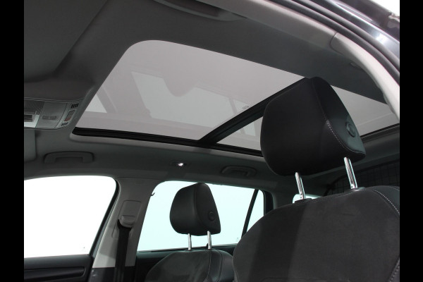 Škoda Kodiaq 1.5 TSI 150pk Automaat Business Edition 5p Panorama dak Trekhaak Wegklapbaar Digitale Cockpit Navigatie Climate Control Half Lederen bekleding Parkeer sensoren