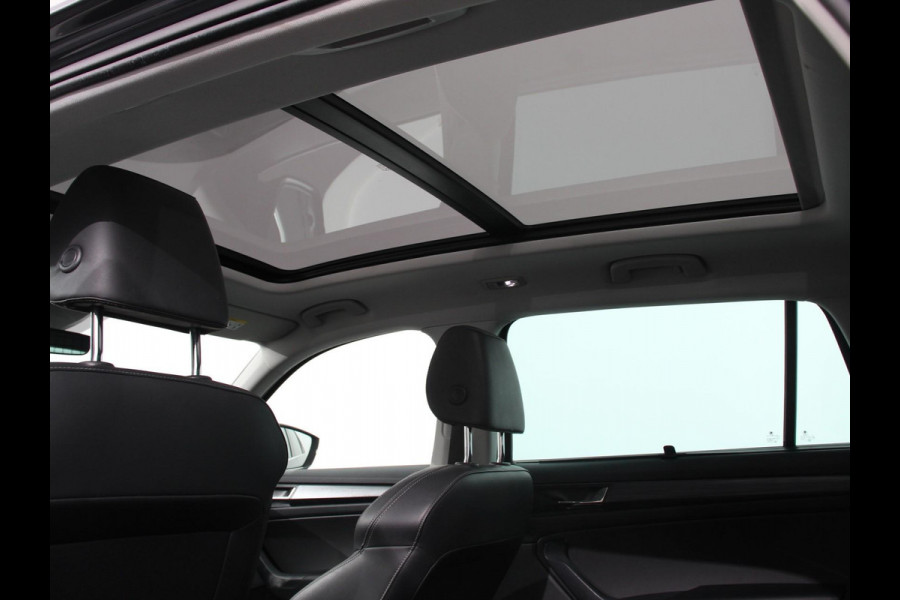 Škoda Kodiaq 1.5 TSI 150pk Automaat Business Edition 5p Panorama dak Trekhaak Wegklapbaar Digitale Cockpit Navigatie Climate Control Half Lederen bekleding Parkeer sensoren