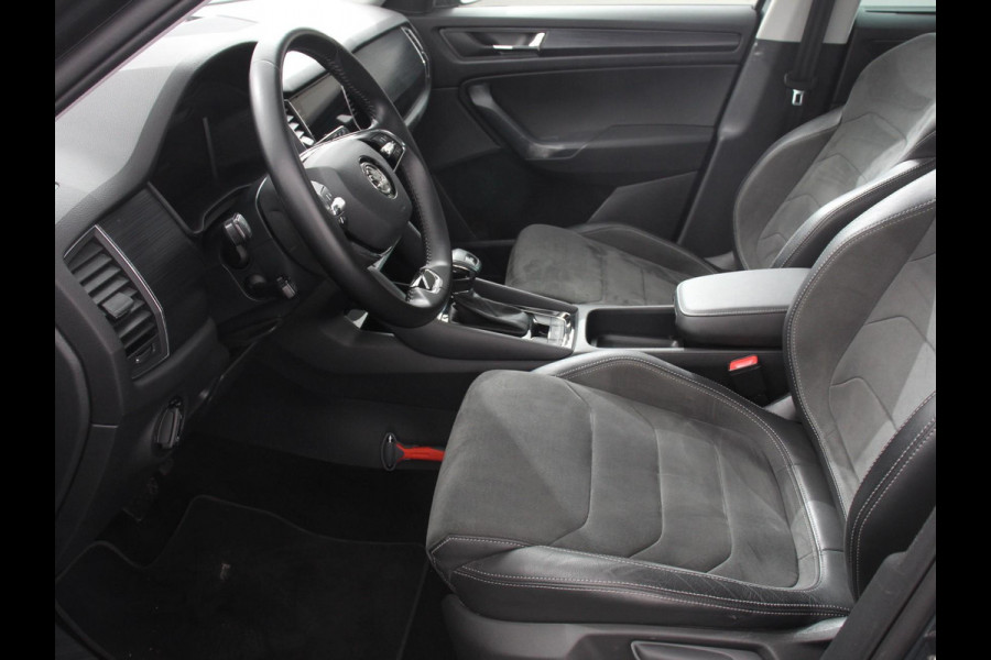 Škoda Kodiaq 1.5 TSI 150pk Automaat Business Edition 5p Panorama dak Trekhaak Wegklapbaar Digitale Cockpit Navigatie Climate Control Half Lederen bekleding Parkeer sensoren