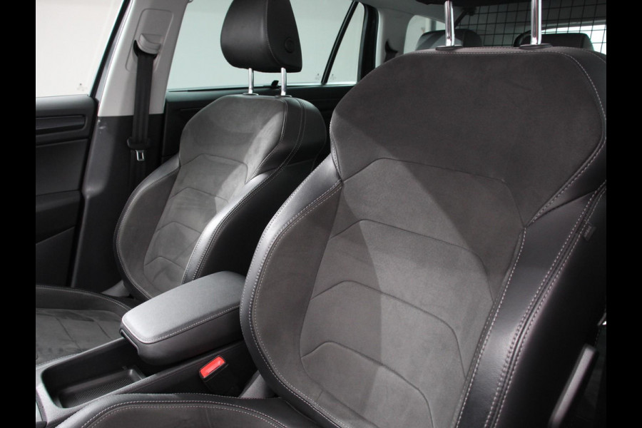 Škoda Kodiaq 1.5 TSI 150pk Automaat Business Edition 5p Panorama dak Trekhaak Wegklapbaar Digitale Cockpit Navigatie Climate Control Half Lederen bekleding Parkeer sensoren