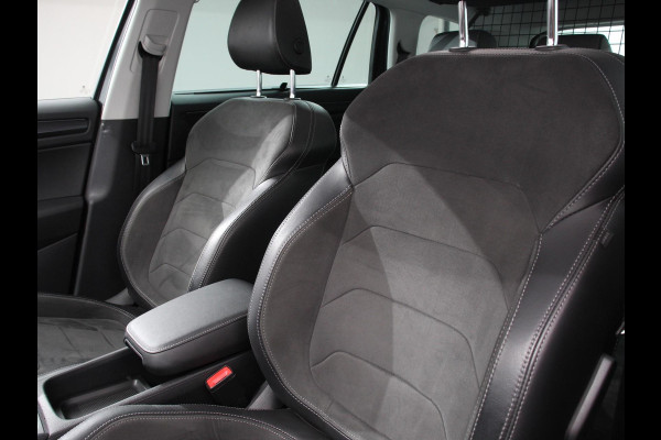 Škoda Kodiaq 1.5 TSI 150pk Automaat Business Edition 5p Panorama dak Trekhaak Wegklapbaar Digitale Cockpit Navigatie Climate Control Half Lederen bekleding Parkeer sensoren