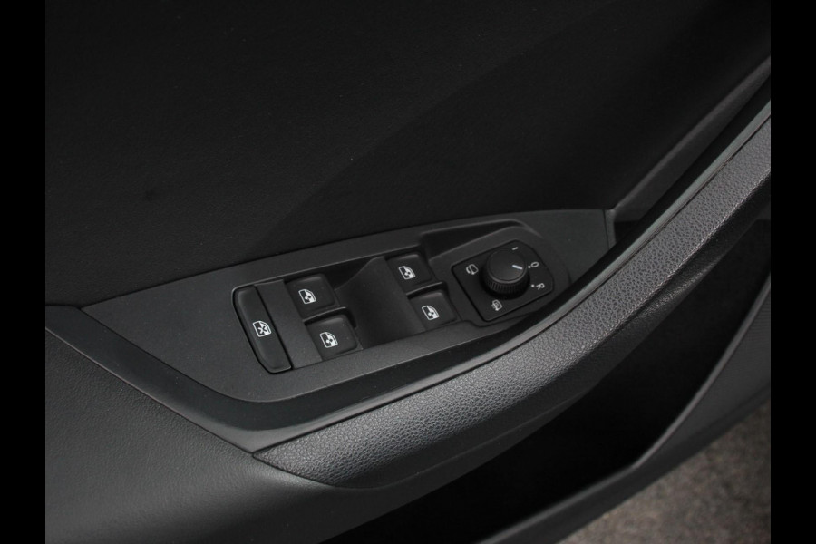 Škoda Kodiaq 1.5 TSI 150pk Automaat Business Edition 5p Panorama dak Trekhaak Wegklapbaar Digitale Cockpit Navigatie Climate Control Half Lederen bekleding Parkeer sensoren