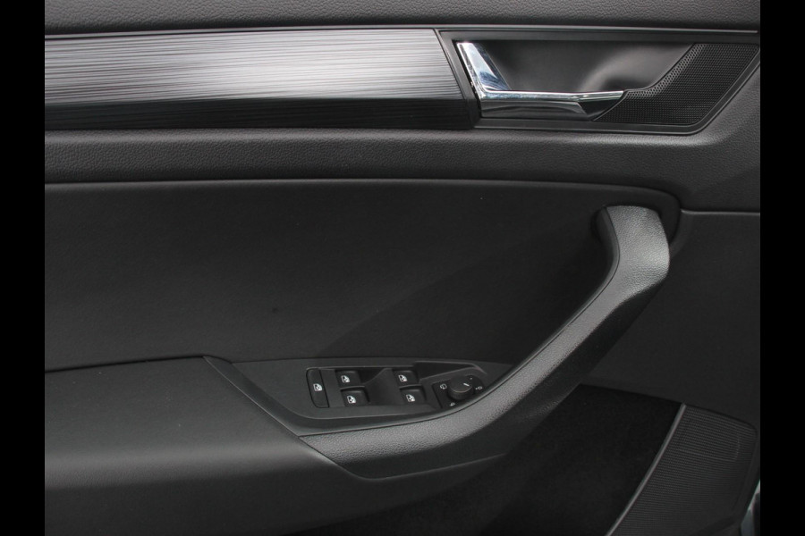 Škoda Kodiaq 1.5 TSI 150pk Automaat Business Edition 5p Panorama dak Trekhaak Wegklapbaar Digitale Cockpit Navigatie Climate Control Half Lederen bekleding Parkeer sensoren