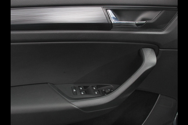 Škoda Kodiaq 1.5 TSI 150pk Automaat Business Edition 5p Panorama dak Trekhaak Wegklapbaar Digitale Cockpit Navigatie Climate Control Half Lederen bekleding Parkeer sensoren