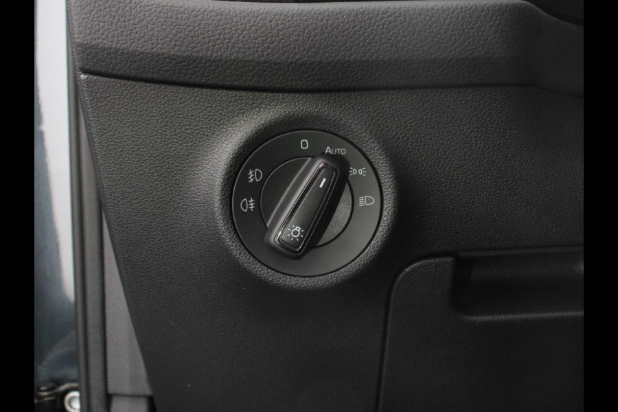 Škoda Kodiaq 1.5 TSI 150pk Automaat Business Edition 5p Panorama dak Trekhaak Wegklapbaar Digitale Cockpit Navigatie Climate Control Half Lederen bekleding Parkeer sensoren