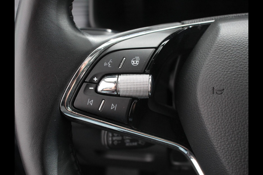 Škoda Kodiaq 1.5 TSI 150pk Automaat Business Edition 5p Panorama dak Trekhaak Wegklapbaar Digitale Cockpit Navigatie Climate Control Half Lederen bekleding Parkeer sensoren