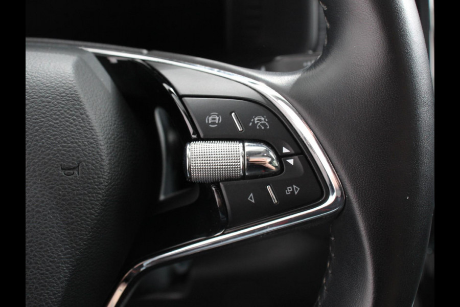 Škoda Kodiaq 1.5 TSI 150pk Automaat Business Edition 5p Panorama dak Trekhaak Wegklapbaar Digitale Cockpit Navigatie Climate Control Half Lederen bekleding Parkeer sensoren