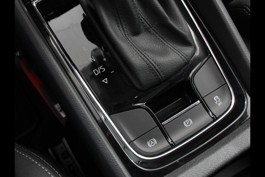 Škoda Kodiaq 1.5 TSI 150pk Automaat Business Edition 5p Panorama dak Trekhaak Wegklapbaar Digitale Cockpit Navigatie Climate Control Half Lederen bekleding Parkeer sensoren