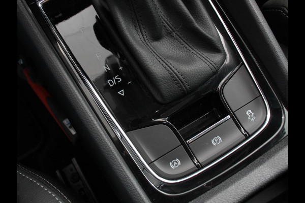 Škoda Kodiaq 1.5 TSI 150pk Automaat Business Edition 5p Panorama dak Trekhaak Wegklapbaar Digitale Cockpit Navigatie Climate Control Half Lederen bekleding Parkeer sensoren