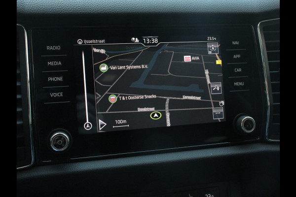 Škoda Kodiaq 1.5 TSI 150pk Automaat Business Edition 5p Panorama dak Trekhaak Wegklapbaar Digitale Cockpit Navigatie Climate Control Half Lederen bekleding Parkeer sensoren