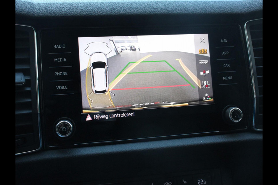 Škoda Kodiaq 1.5 TSI 150pk Automaat Business Edition 5p Panorama dak Trekhaak Wegklapbaar Digitale Cockpit Navigatie Climate Control Half Lederen bekleding Parkeer sensoren