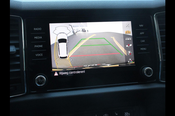 Škoda Kodiaq 1.5 TSI 150pk Automaat Business Edition 5p Panorama dak Trekhaak Wegklapbaar Digitale Cockpit Navigatie Climate Control Half Lederen bekleding Parkeer sensoren