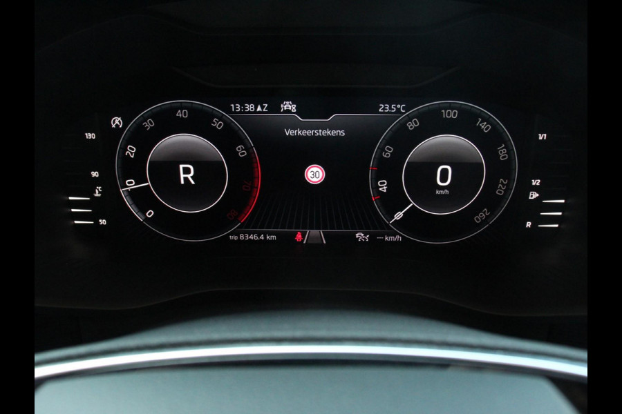 Škoda Kodiaq 1.5 TSI 150pk Automaat Business Edition 5p Panorama dak Trekhaak Wegklapbaar Digitale Cockpit Navigatie Climate Control Half Lederen bekleding Parkeer sensoren