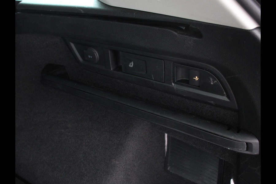 Škoda Kodiaq 1.5 TSI 150pk Automaat Business Edition 5p Panorama dak Trekhaak Wegklapbaar Digitale Cockpit Navigatie Climate Control Half Lederen bekleding Parkeer sensoren
