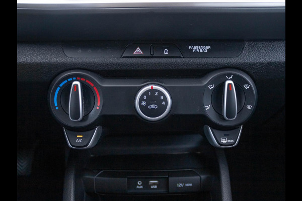 Kia Stonic 1.0 T-GDi DynamicLine | Airco | Camera | Carplay | Cruise | 17" | PDC | Dakrails
