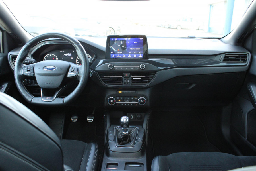 Ford FOCUS Wagon 2.3 EcoBoost ST-3 | Panoramadak |  Adaptive cruise control | Winter Pack | Camera | Trekhaak | Elektrische achterklep