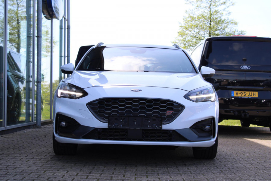 Ford FOCUS Wagon 2.3 EcoBoost ST-3 | Panoramadak |  Adaptive cruise control | Winter Pack | Camera | Trekhaak | Elektrische achterklep