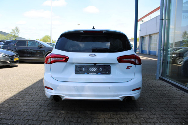 Ford FOCUS Wagon 2.3 EcoBoost ST-3 | Panoramadak |  Adaptive cruise control | Winter Pack | Camera | Trekhaak | Elektrische achterklep