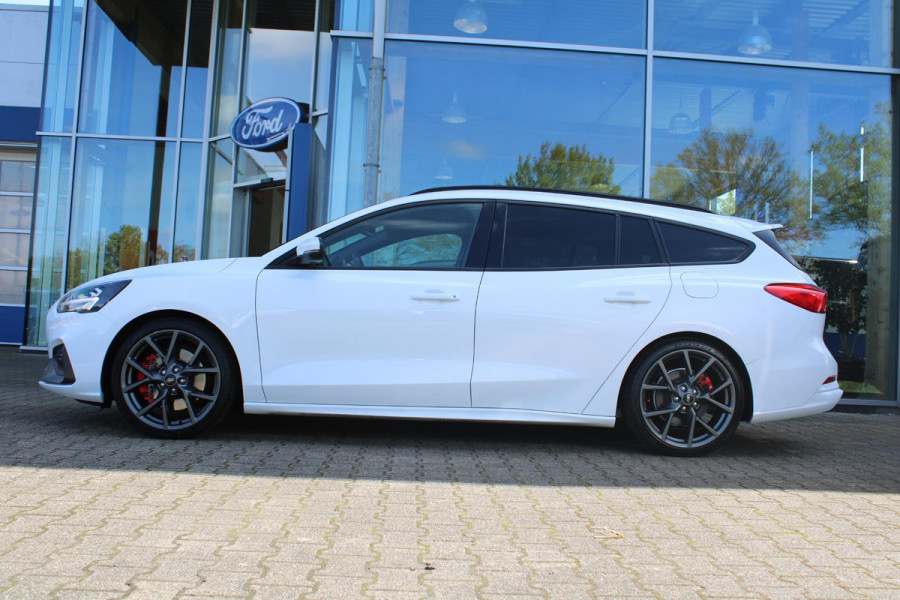 Ford FOCUS Wagon 2.3 EcoBoost ST-3 | Panoramadak |  Adaptive cruise control | Winter Pack | Camera | Trekhaak | Elektrische achterklep