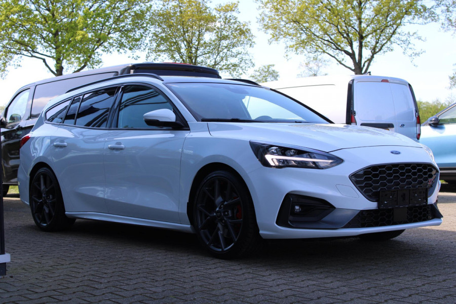 Ford FOCUS Wagon 2.3 EcoBoost ST-3 | Panoramadak |  Adaptive cruise control | Winter Pack | Camera | Trekhaak | Elektrische achterklep