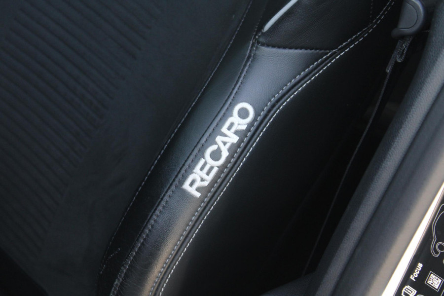 Ford FOCUS Wagon 2.3 EcoBoost ST-3 | Panoramadak |  Adaptive cruise control | Winter Pack | Camera | Trekhaak | Elektrische achterklep