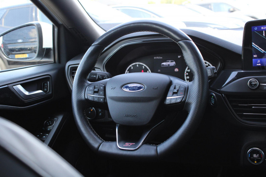Ford FOCUS Wagon 2.3 EcoBoost ST-3 | Panoramadak |  Adaptive cruise control | Winter Pack | Camera | Trekhaak | Elektrische achterklep