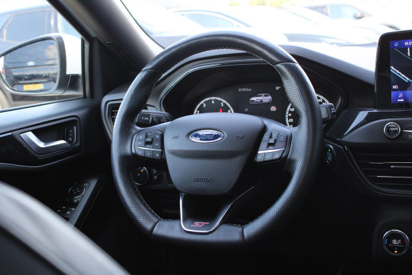 Ford FOCUS Wagon 2.3 EcoBoost ST-3 | Panoramadak |  Adaptive cruise control | Winter Pack | Camera | Trekhaak | Elektrische achterklep