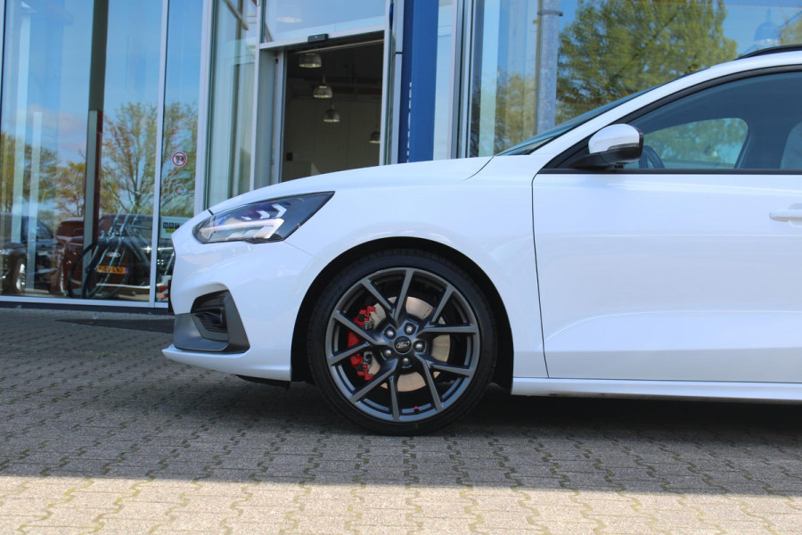 Ford FOCUS Wagon 2.3 EcoBoost ST-3 | Panoramadak |  Adaptive cruise control | Winter Pack | Camera | Trekhaak | Elektrische achterklep