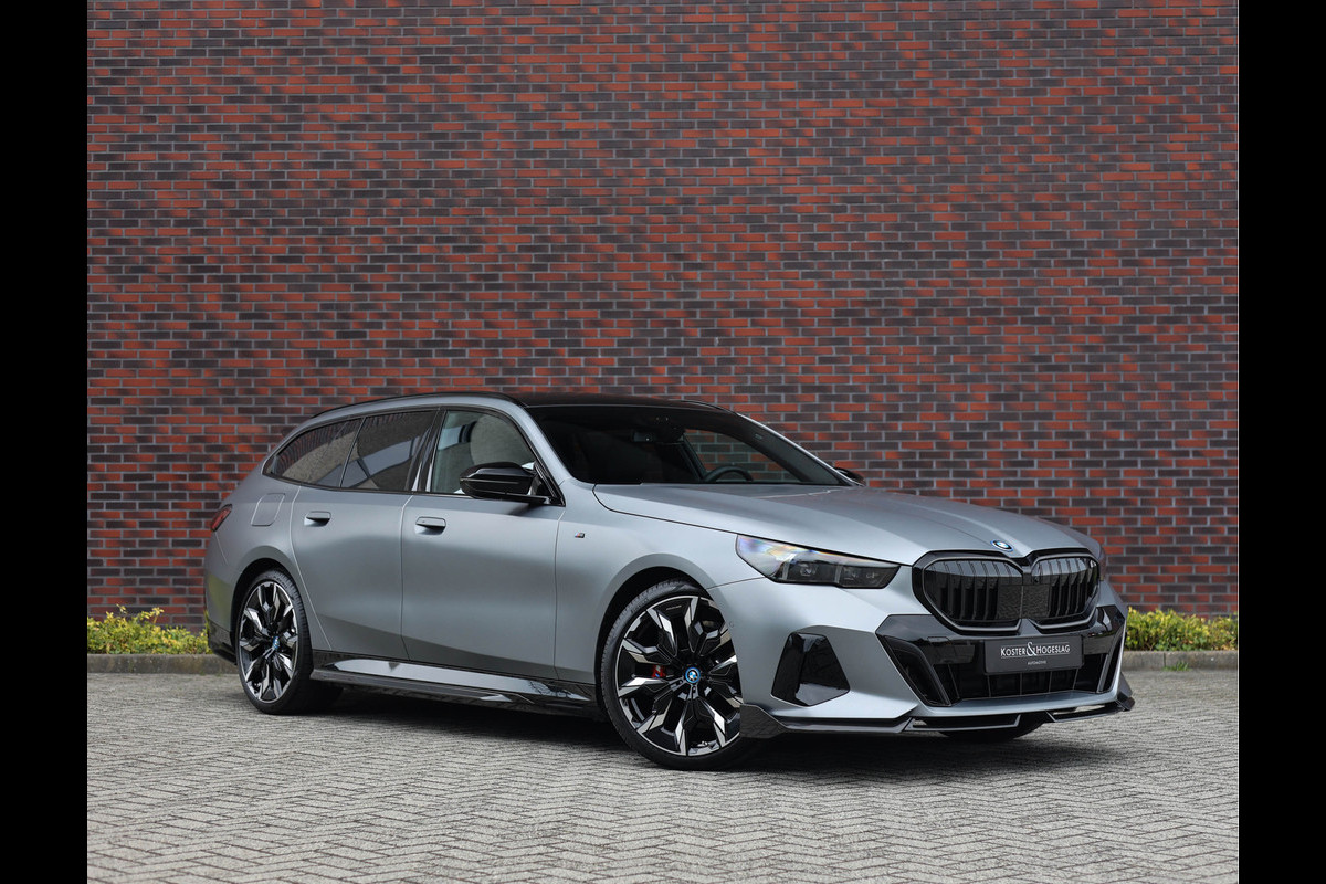 BMW 5 Serie Touring 530e xDrive *M Performance*B&W*HUD*Trekhaak*Pano* BMW 5 Serie Touring 530e xDrive *M Performance*B&W*HUD*Trekhaak*Pano*
