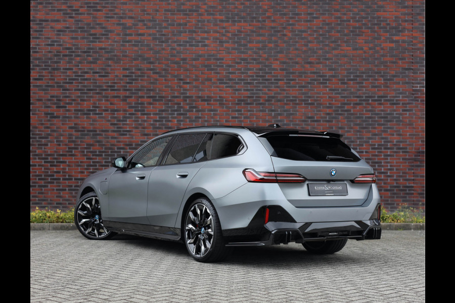 BMW 5 Serie Touring 530e xDrive *M Performance*B&W*HUD*Trekhaak*Pano*