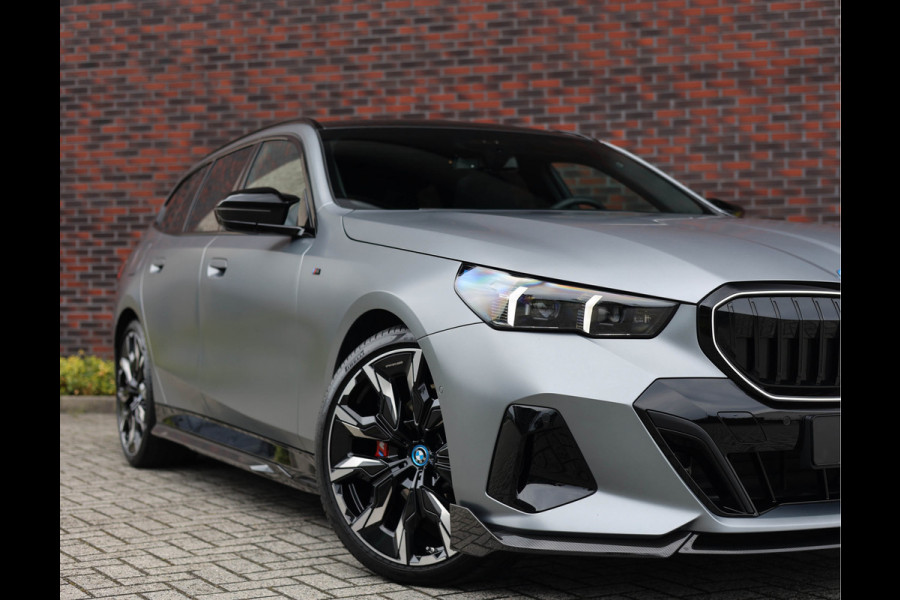 BMW 5 Serie Touring 530e xDrive *M Performance*B&W*HUD*Trekhaak*Pano*