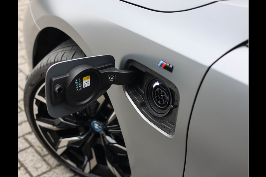 BMW 5 Serie Touring 530e xDrive *M Performance*B&W*HUD*Trekhaak*Pano*