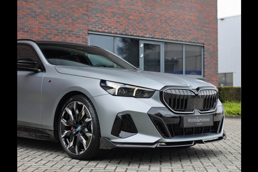 BMW 5 Serie Touring 530e xDrive *M Performance*B&W*HUD*Trekhaak*Pano*