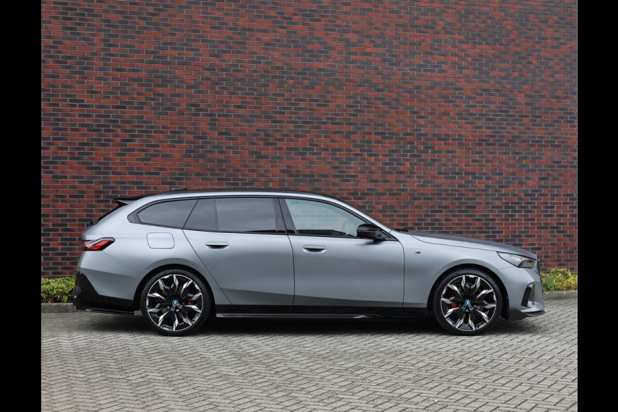BMW 5 Serie Touring 530e xDrive *M Performance*B&W*HUD*Trekhaak*Pano*