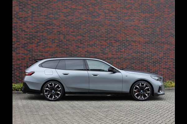 BMW 5 Serie Touring 530e xDrive *M Performance*B&W*HUD*Trekhaak*Pano*