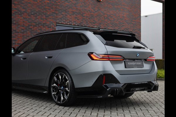 BMW 5 Serie Touring 530e xDrive *M Performance*B&W*HUD*Trekhaak*Pano*