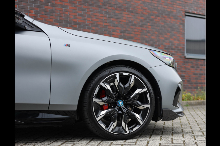BMW 5 Serie Touring 530e xDrive *M Performance*B&W*HUD*Trekhaak*Pano*