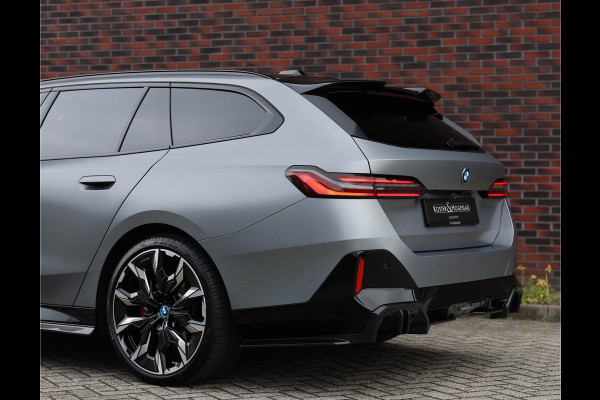 BMW 5 Serie Touring 530e xDrive *M Performance*B&W*HUD*Trekhaak*Pano*