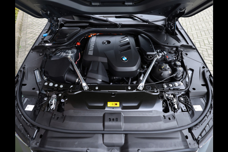 BMW 5 Serie Touring 530e xDrive *M Performance*B&W*HUD*Trekhaak*Pano*