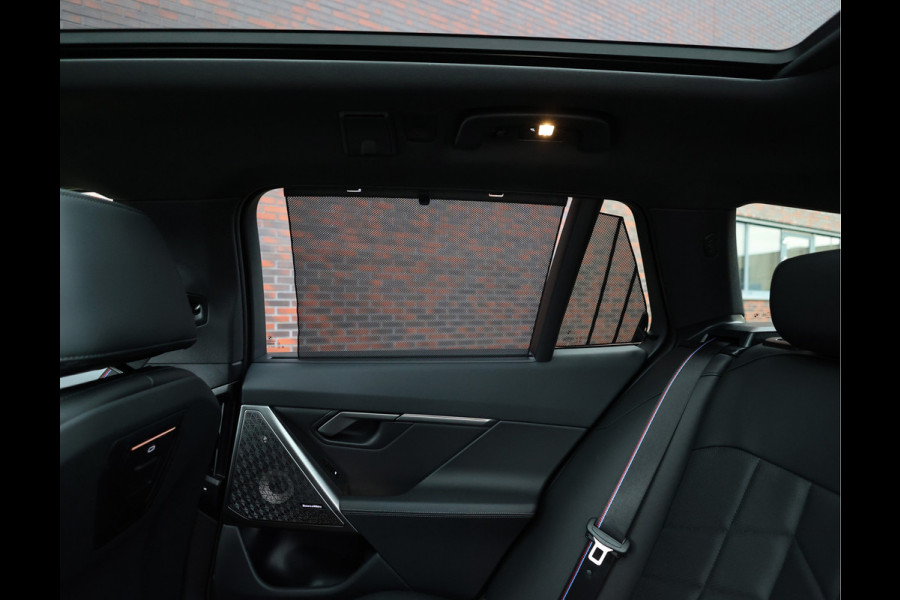 BMW 5 Serie Touring 530e xDrive *M Performance*B&W*HUD*Trekhaak*Pano*