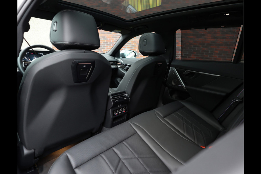 BMW 5 Serie Touring 530e xDrive *M Performance*B&W*HUD*Trekhaak*Pano*