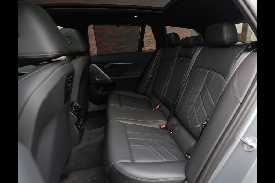 BMW 5 Serie Touring 530e xDrive *M Performance*B&W*HUD*Trekhaak*Pano*