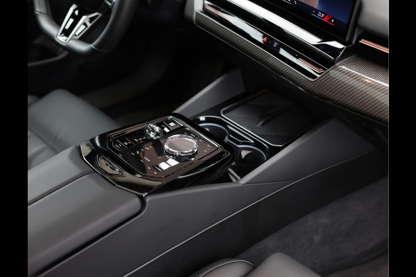 BMW 5 Serie Touring 530e xDrive *M Performance*B&W*HUD*Trekhaak*Pano*