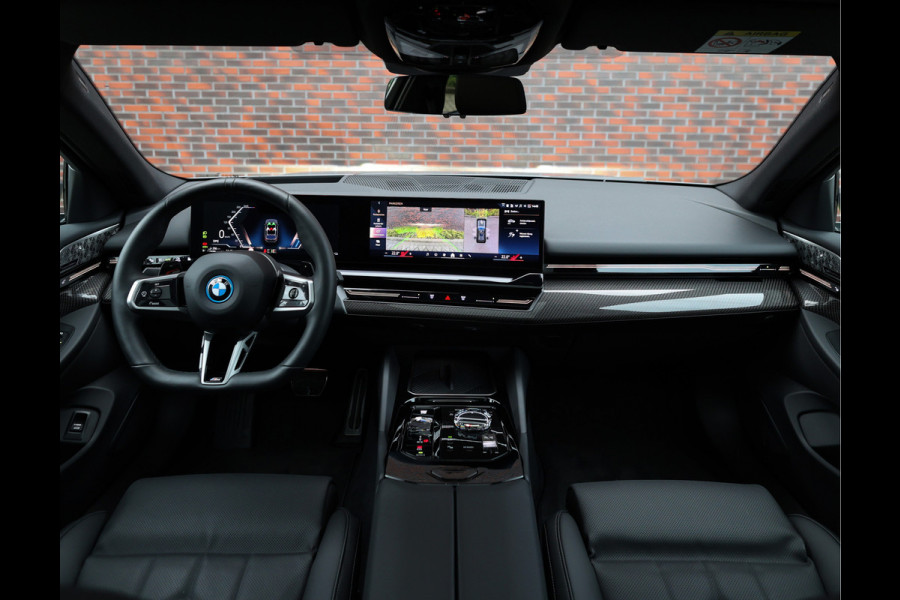 BMW 5 Serie Touring 530e xDrive *M Performance*B&W*HUD*Trekhaak*Pano*