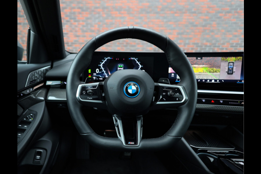 BMW 5 Serie Touring 530e xDrive *M Performance*B&W*HUD*Trekhaak*Pano*