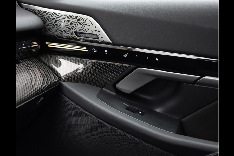 BMW 5 Serie Touring 530e xDrive *M Performance*B&W*HUD*Trekhaak*Pano*