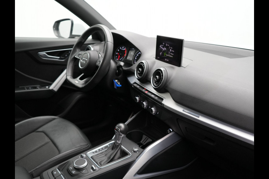Audi Q2 35 TFSI 2x S Line 150pk | Camera | LED | Carplay | Sportsoelen Half Leder | Stoelverwarming | Cruise Control | 18'' L.M. | DAB |